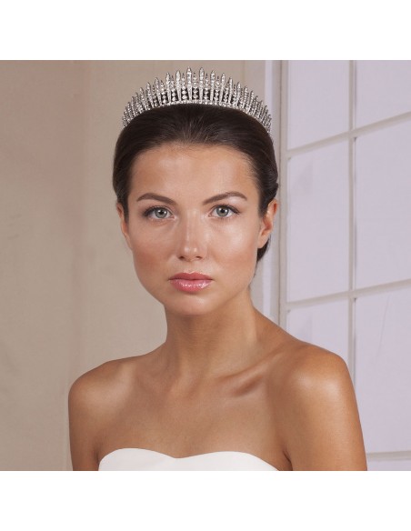 Model tiara for bride