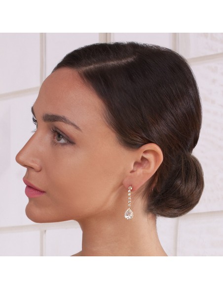 Long earrings for guests