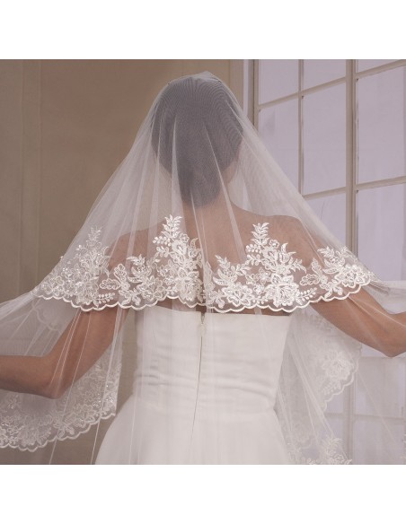Veil model for bride