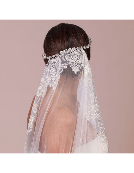 Veil model of Danish bride