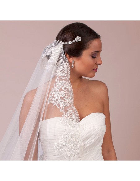 Veil model of Danish bride